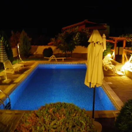The Luxary With Private Pool Case de vacanță Koșarița